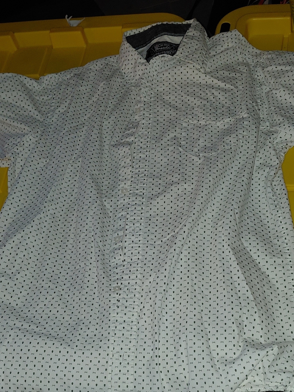 Broken Threads Men's White Patterned With Skull Short-Sleeve Button-Up Shirt